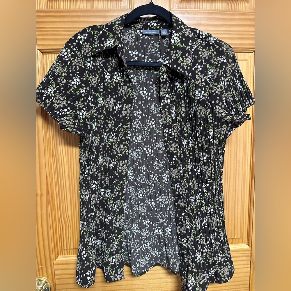 Apt. 9 brand button down top. Size XL.